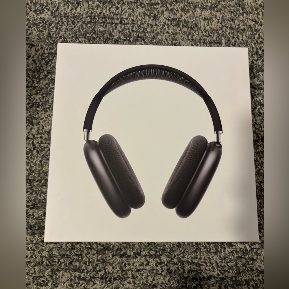 AirPods Max with Smart Case